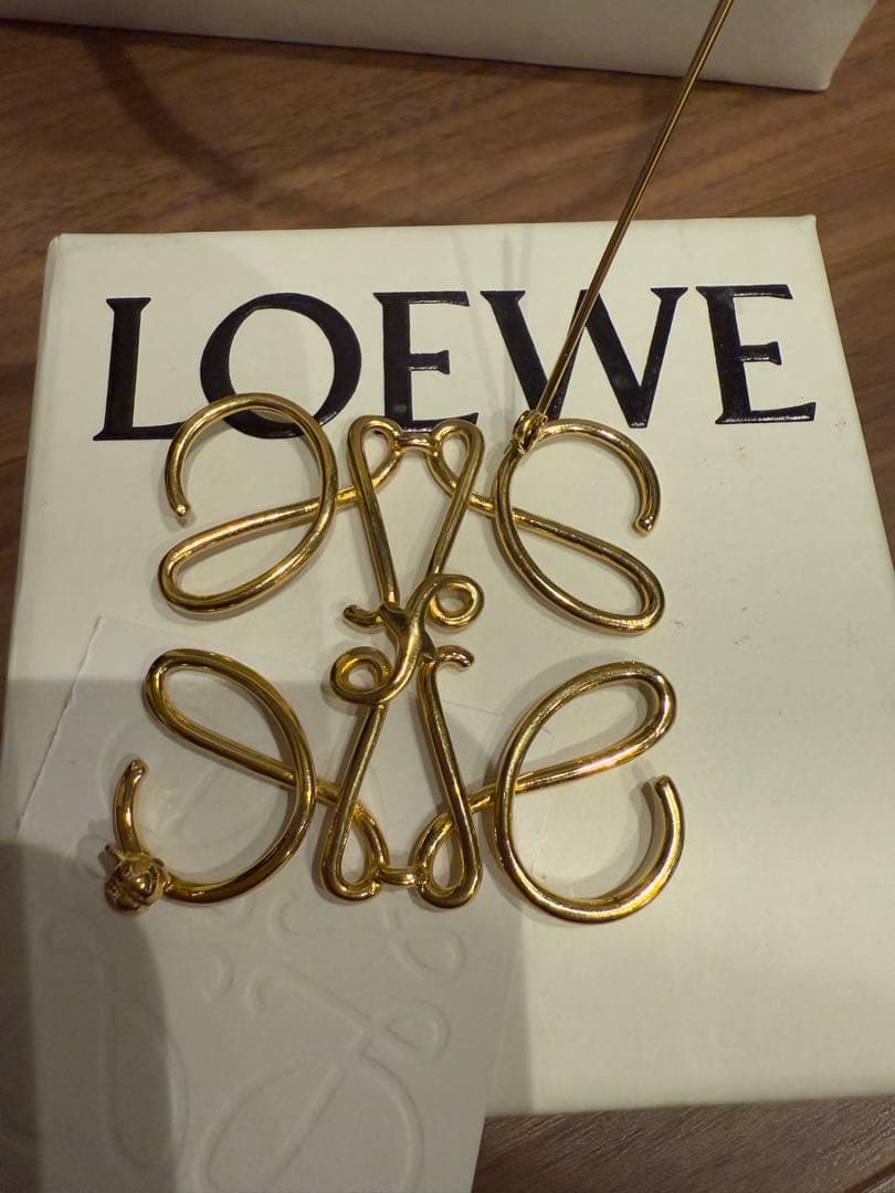 LOEWE ゴールド ブローチ 専用箱あり