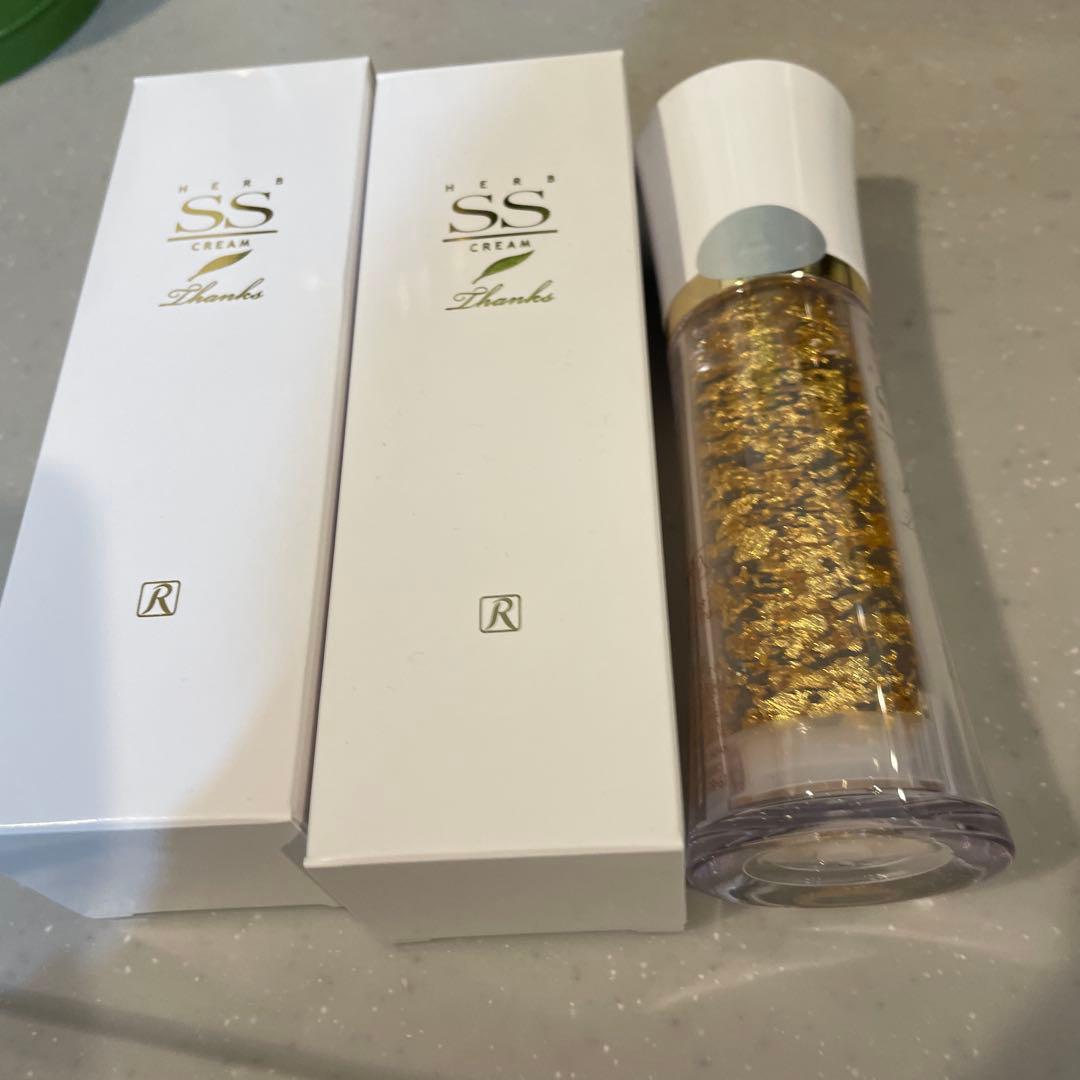 ロイヤル化粧品SSクリーム　3本 2025/12の物です。