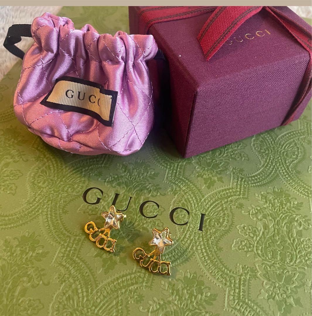 ぼ*ん様 超美品GUCCI スクリプトロゴ ピアス