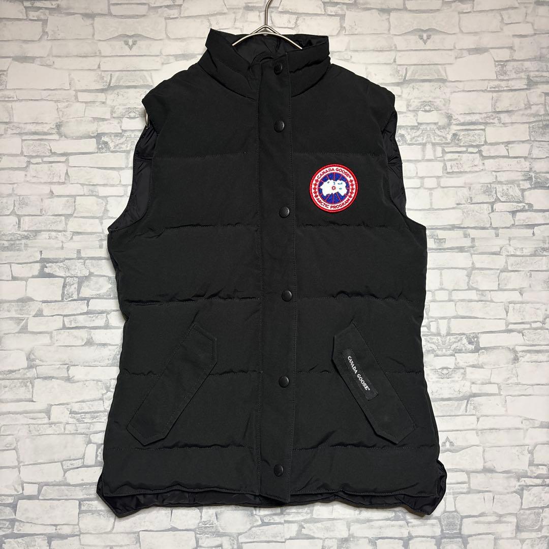 こ*ん様   ブラック ダウンベスト　未使用品　超美品✨