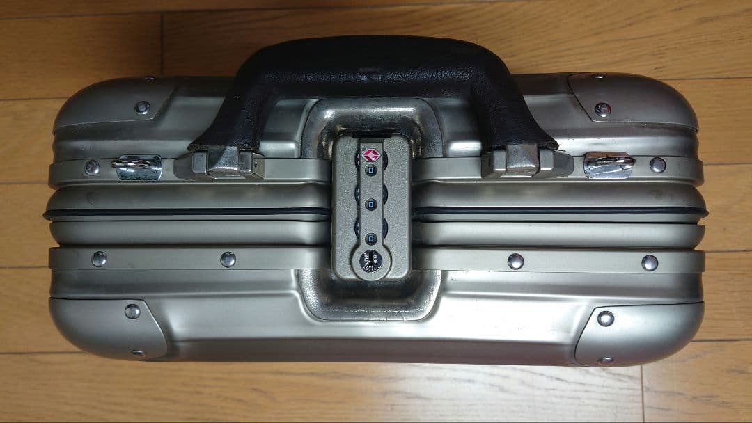 バッグ RIMOWA Piccolo Titanium