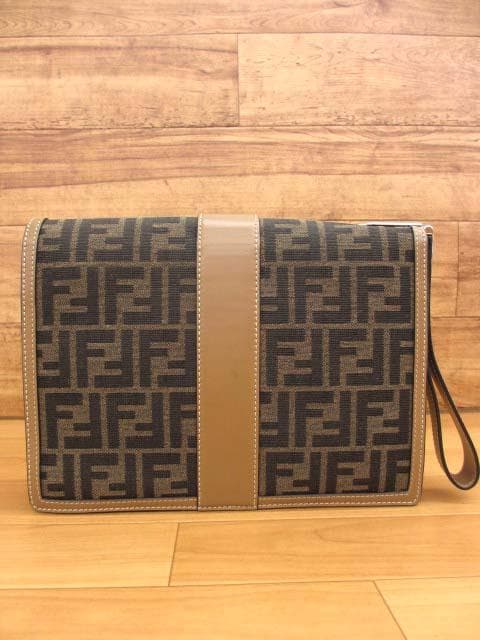 美品 フェンディ 7VA568 FFファブリック オーロック クラッチバッグ