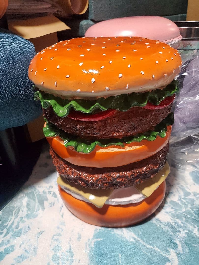 ハンバーガー形状スツール