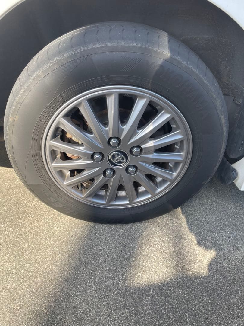 エスクァイア タイヤ　ホイール