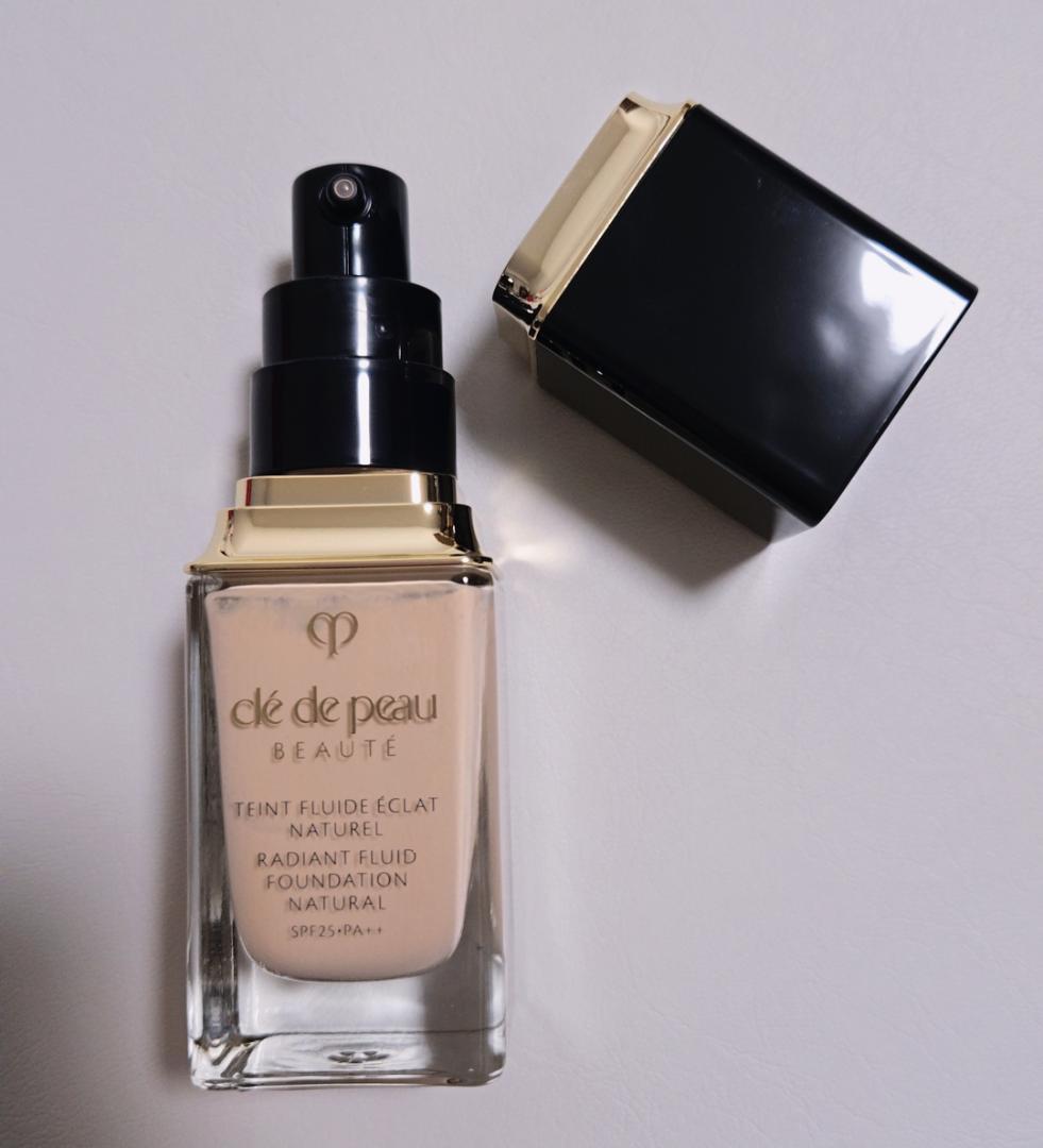 clé de peau BEAUTÉ リキッドファンデーション オークル10
