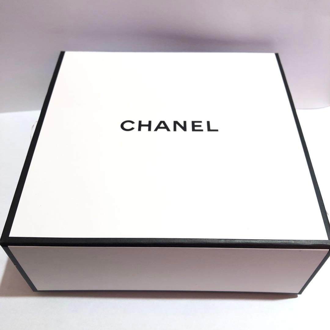 ♠ シャネル レベージュ ヘルシー ゴールデングロウパウダー ソレイユクーシャン