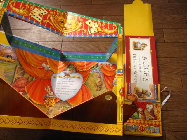 Alices Pop-up Theatre Book　不思議の国のアリス