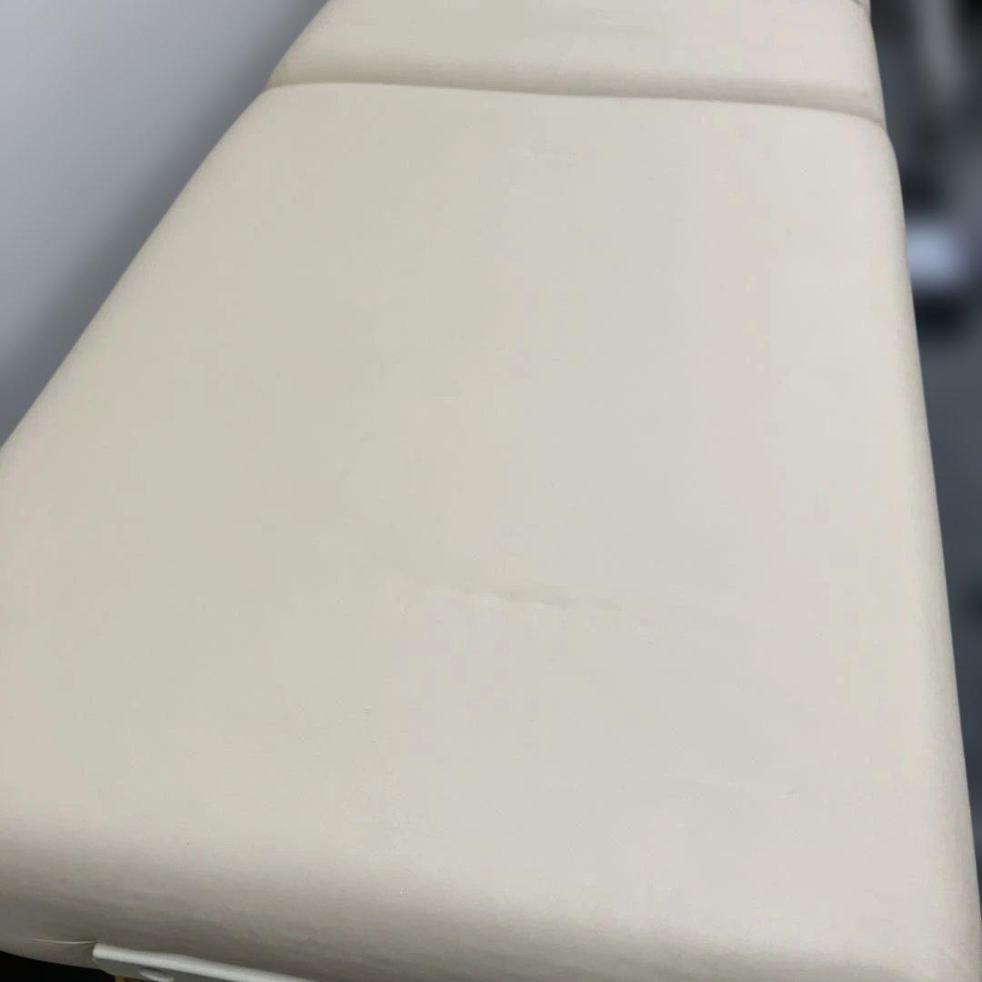 Nechura　ネチュラ　マッサージベッド　エステベッド　ベージュ