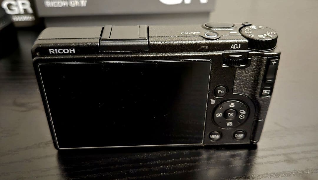 ほぼ未使用　RICOH GR IV コンパクトデジタルカメラ　レンズアダプタ付き
