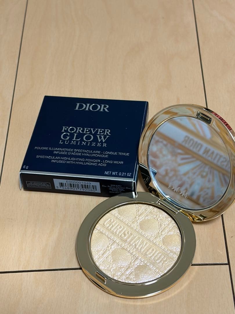 2025 クリスマスコフレDIORスキンフォーエバー　グロウルミナイザー001