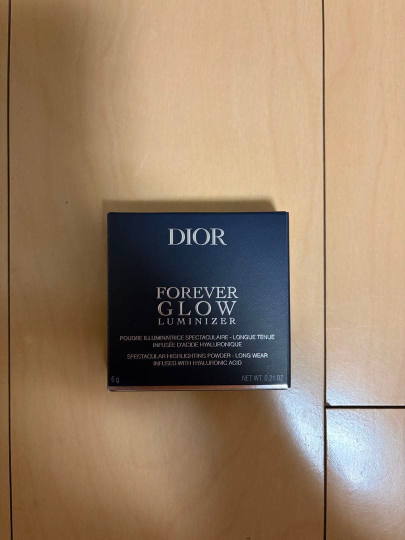 2025 クリスマスコフレDIORスキンフォーエバー　グロウルミナイザー001