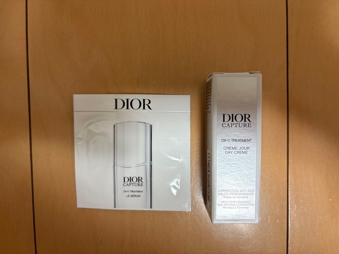 2025 クリスマスコフレDIORスキンフォーエバー　グロウルミナイザー001