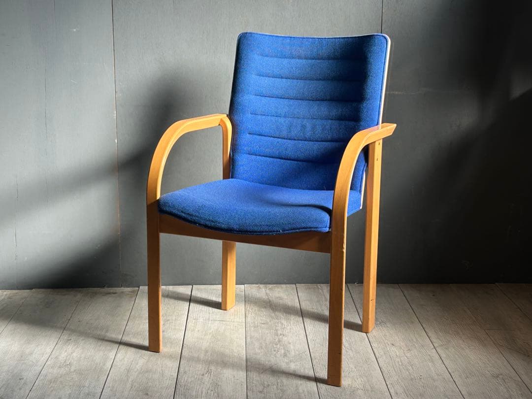 ① マグヌスオルセン　デンマーク　MAGNUS OLESEN アームチェア　GG