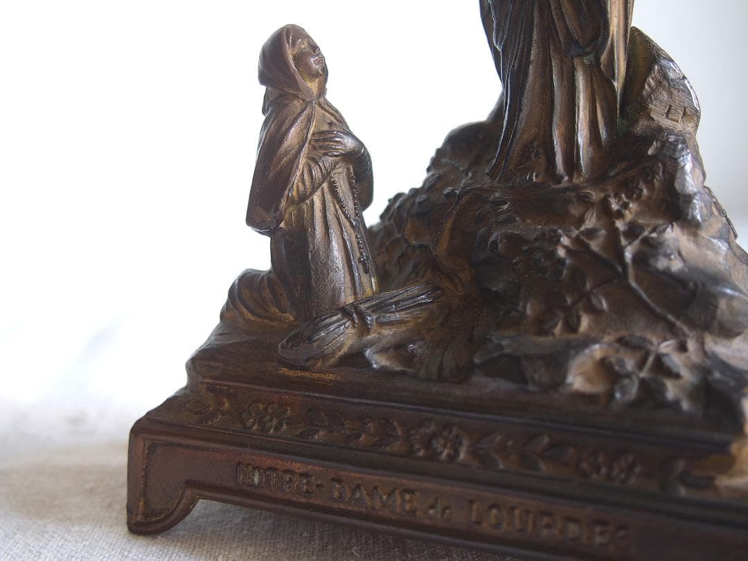 稼働します オルゴール ルルドの聖母 少女ベルナデッタ フランス /K218