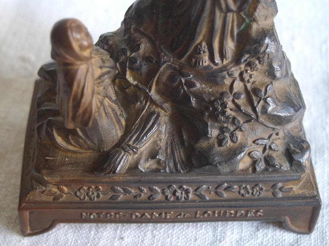 稼働します オルゴール ルルドの聖母 少女ベルナデッタ フランス /K218