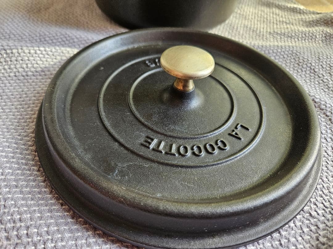 STAUB 鋳鉄製 22cm ココット黒