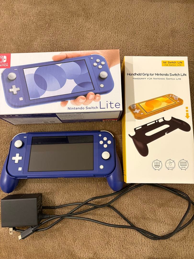 美品Nintendo Switch Lite ブルー&ハンドルグリップカバー付き