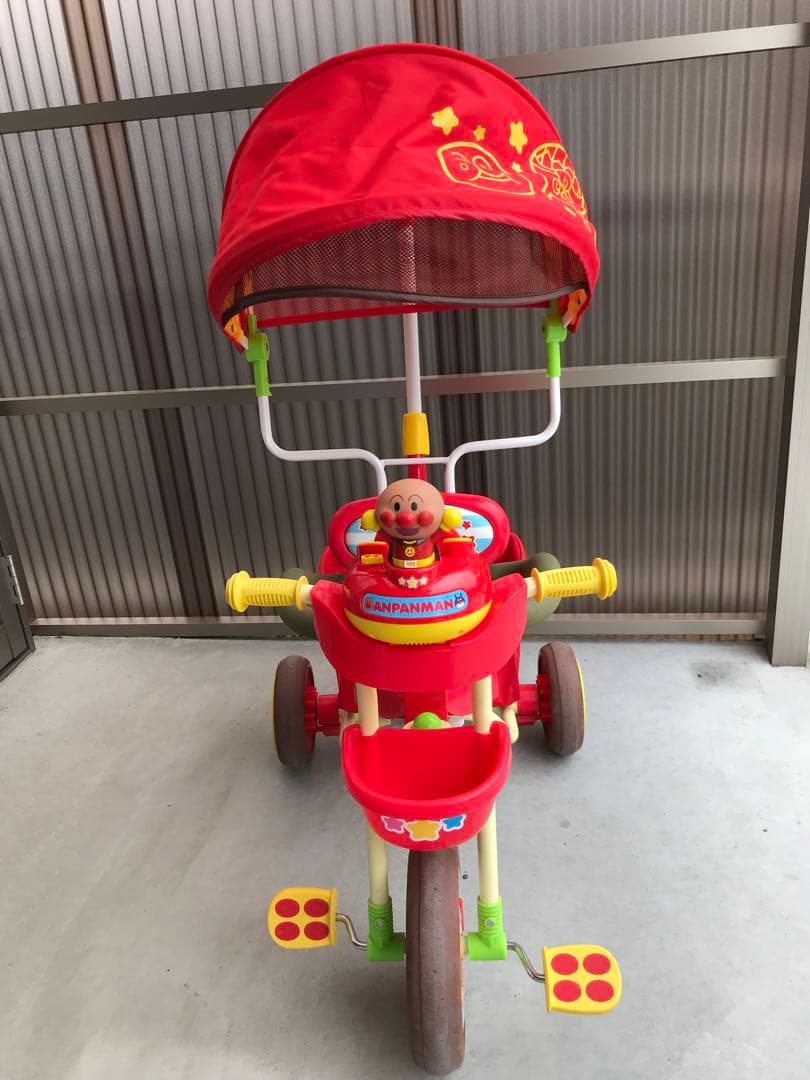 アンパンマン 三輪車 ヘルメット付　音楽ボタン付き 赤