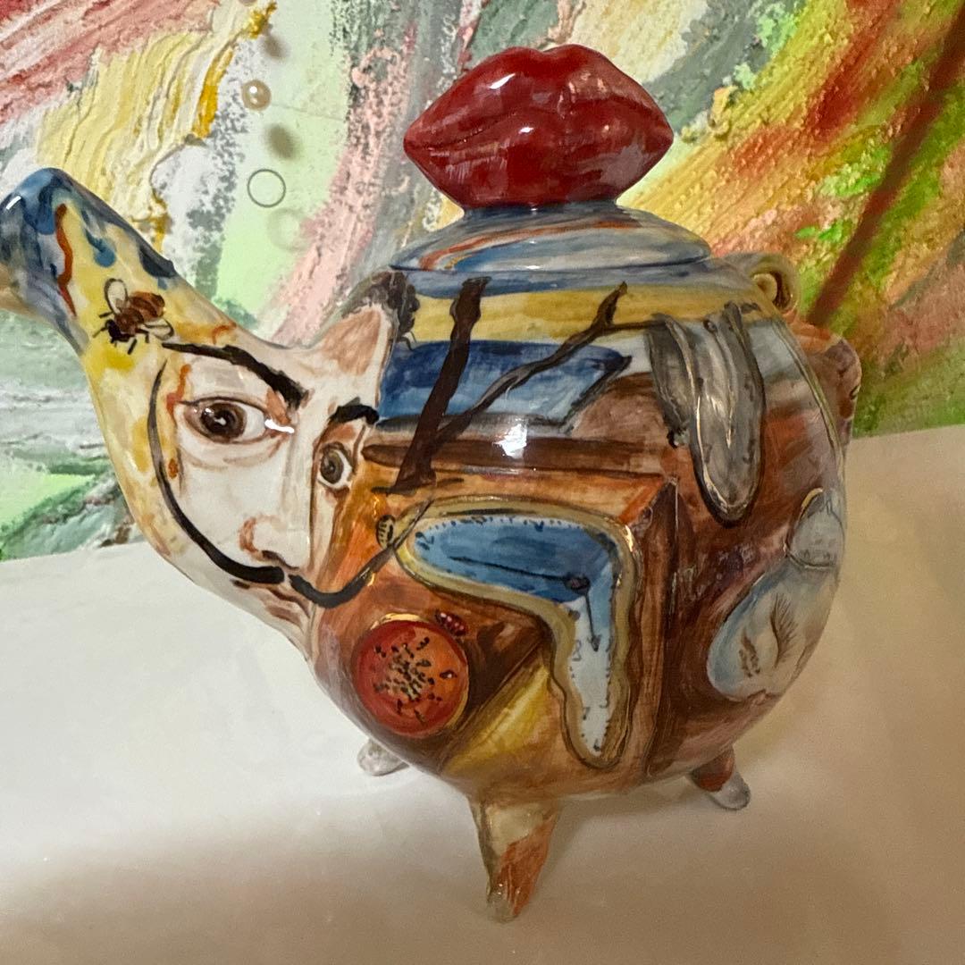 ユニークなデザインの陶器ティーポット . 新しいコレクション