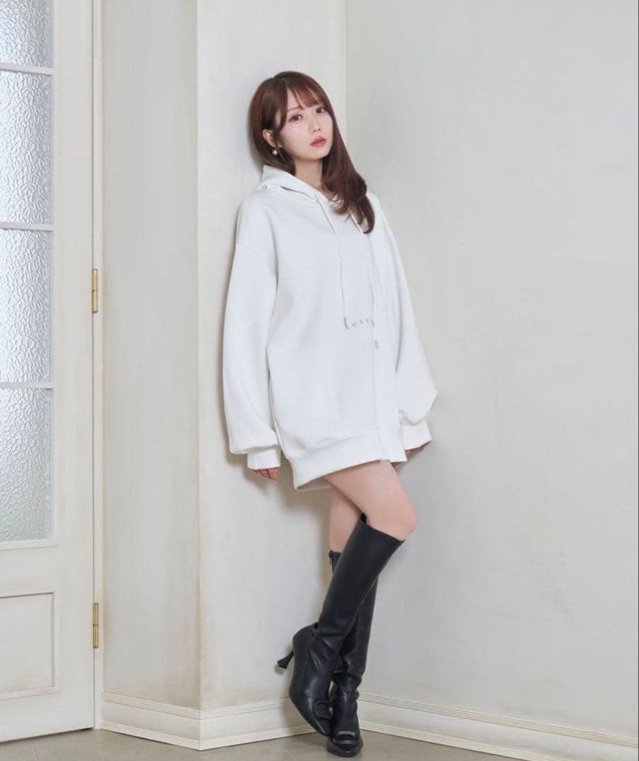 ロゼミューズemboss logo hoodie ホワイト