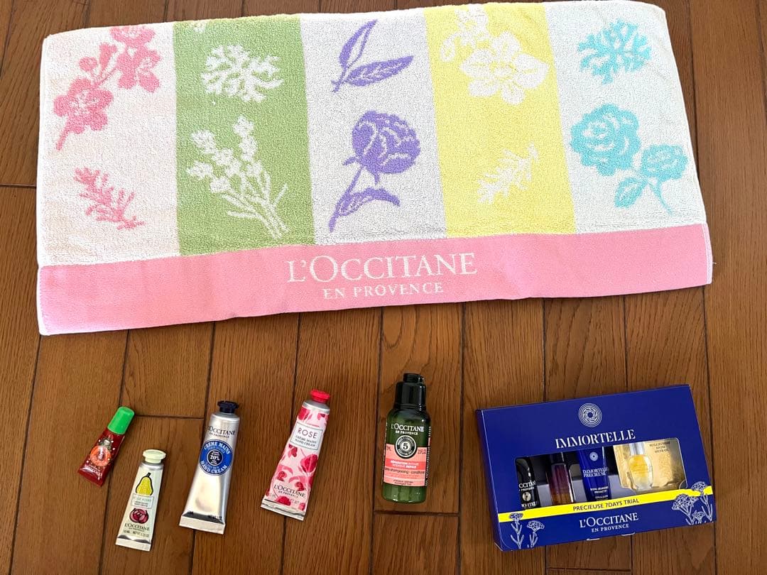 ロクシタンのセット　バスタオル　リップ　ハンドクリーム　コンディショナー