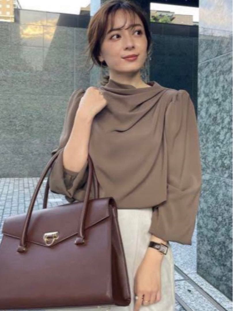 【anuans】アシンメトリードレープネックブラウス