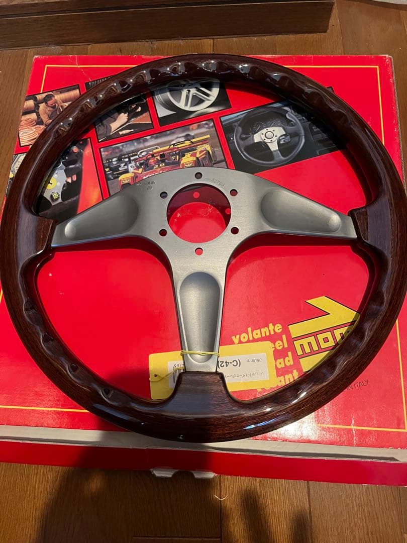 momo チェルト　ステアリング