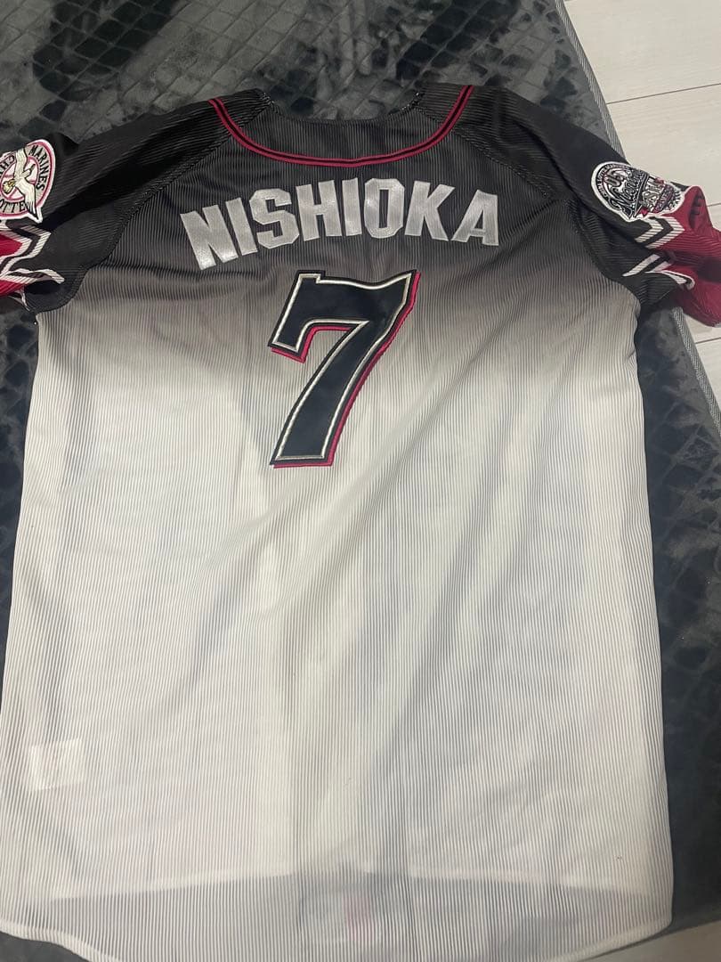 千葉ロッテマリーンズ 西岡選手 ユニフォーム2枚セット