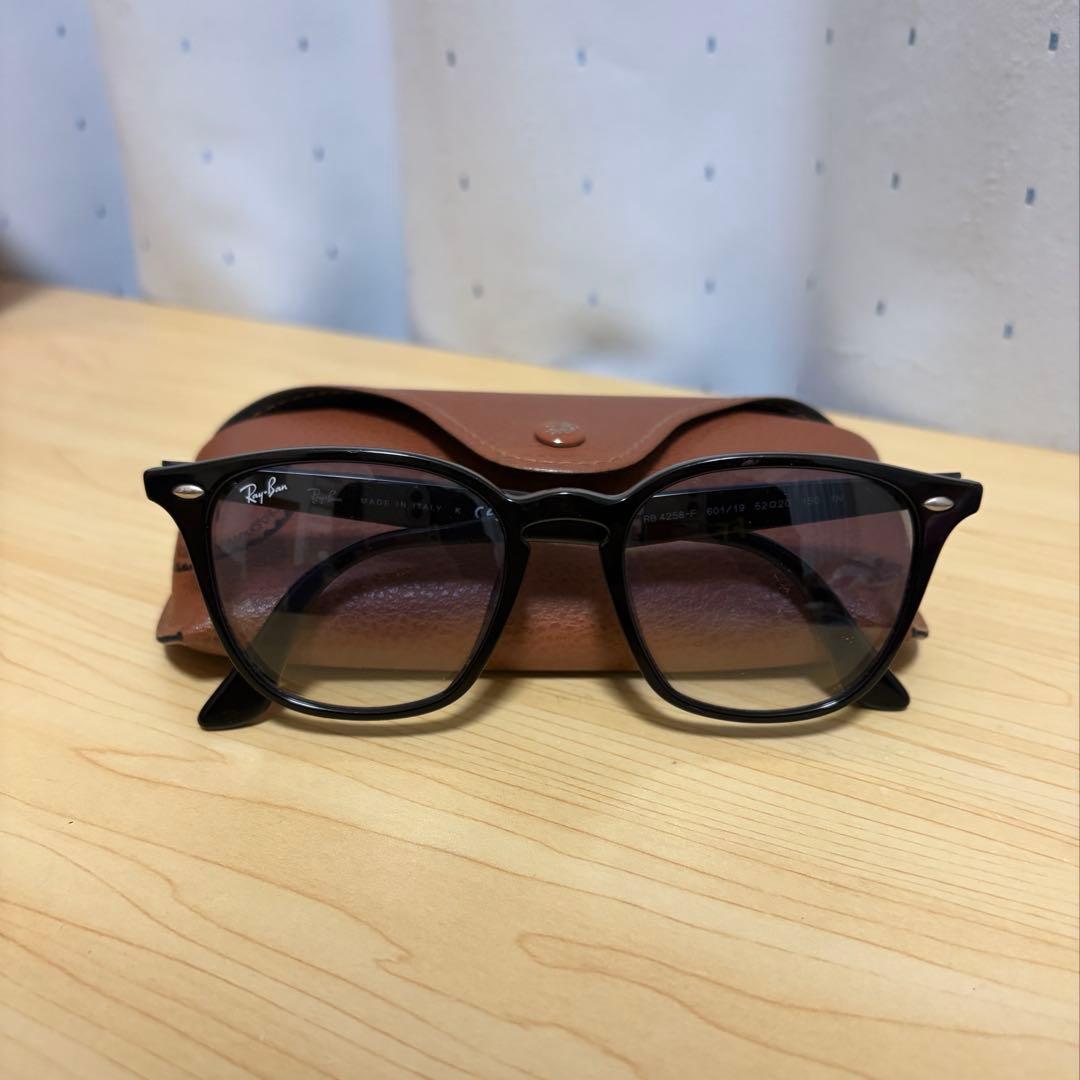 Ray-Ban RB4258F-60119 サングラス　ケース付き