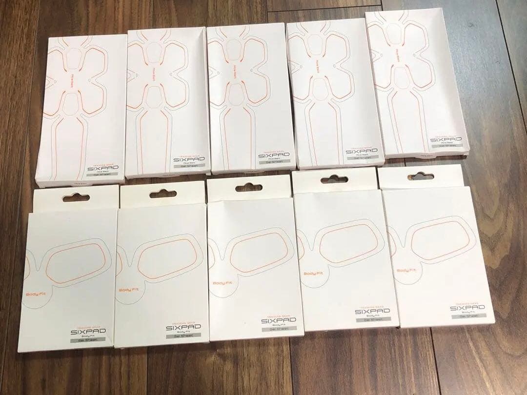 SIXPADトレーニング用ベルトと付属品