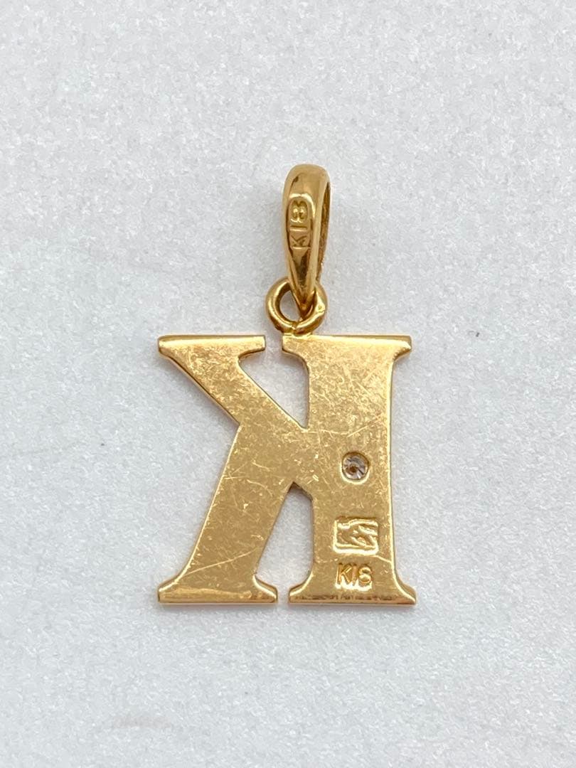 K18 イニシャル「K」ペンダントトップ メレダイヤ入り1g／一粒ダイヤモンド