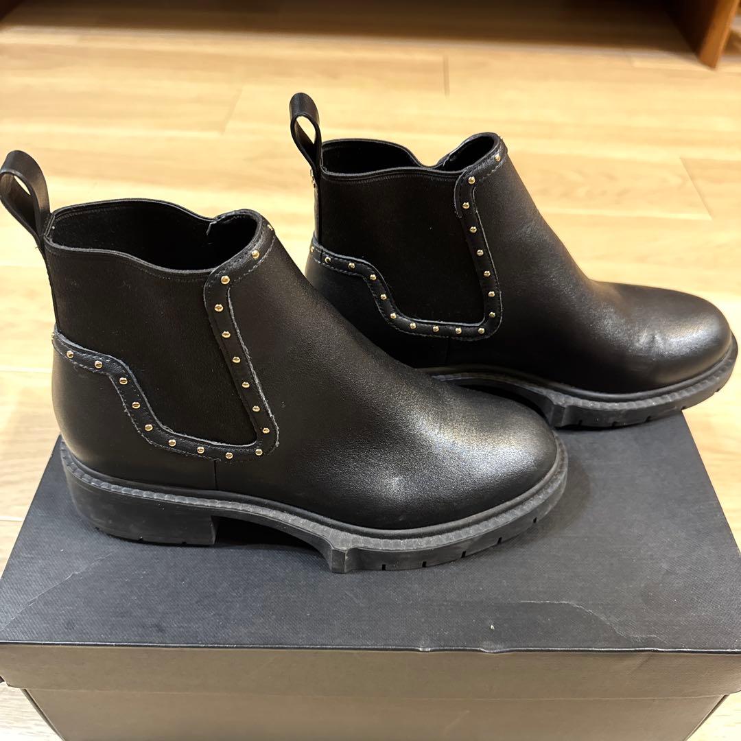 スタッズ付きブラックサイドゴアブーツ　COACH