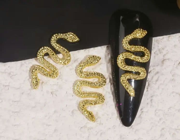 商品説明必読!!蛇 スネーク ネイルパーツ 5個