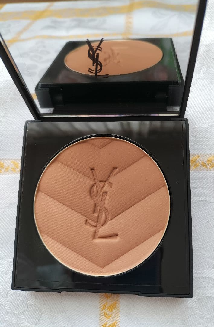 【新品未使用】イヴ・サンローラン　オールアワーズハイパーブロンザー02フランス製