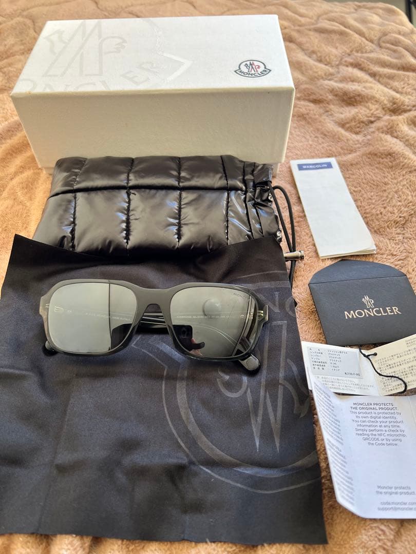 MONCLER ブラック サングラス