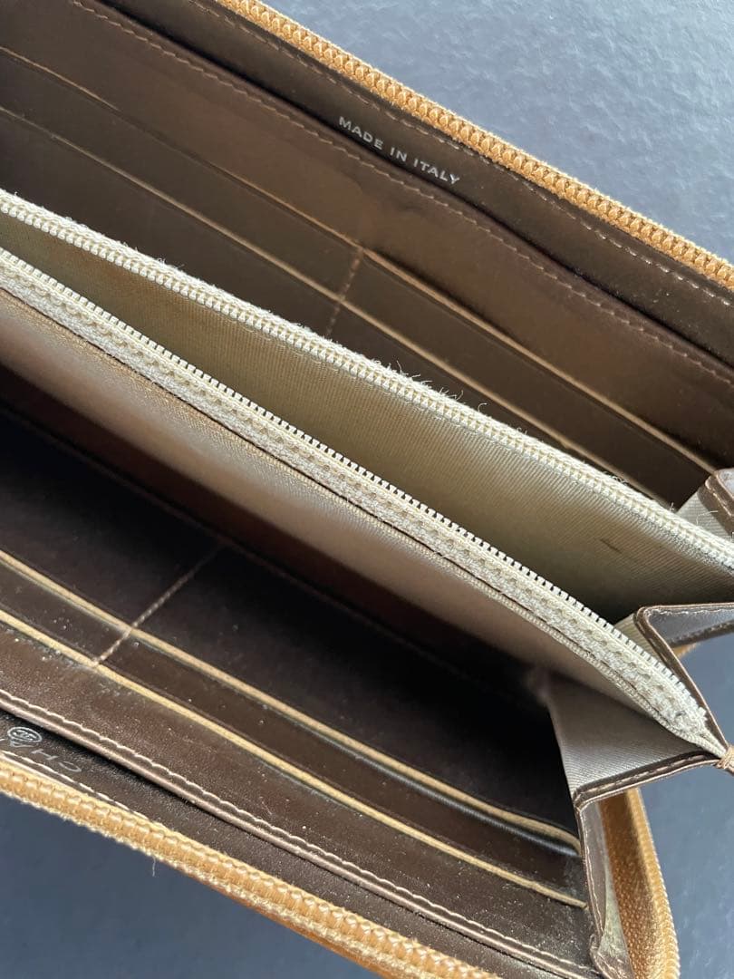 希少色　CHANEL シャネル　長財布　ゴールド