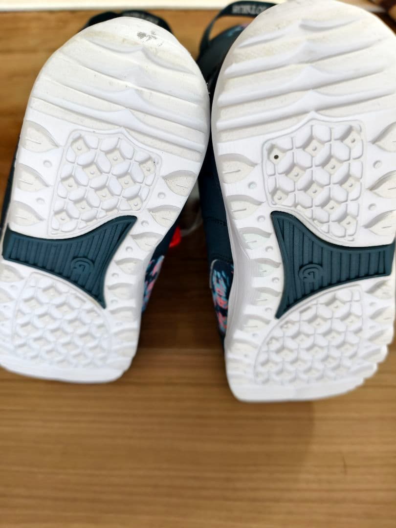 BURTON MINT BOA 24.0cm 女性用スノーボードブーツ