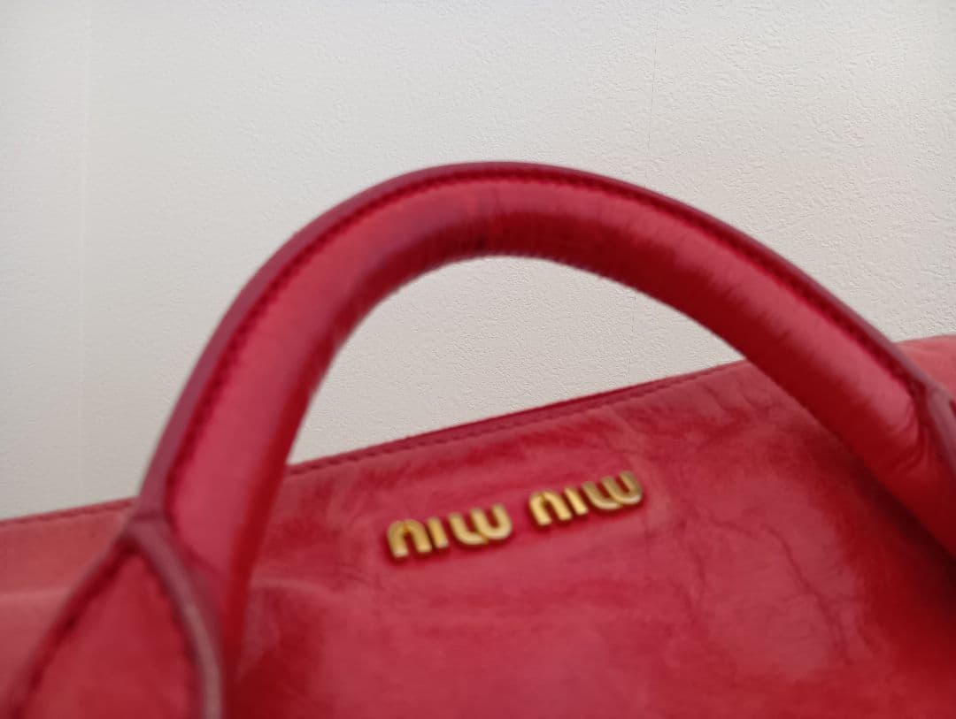 miu miu 赤 レザーハンドバッグ
