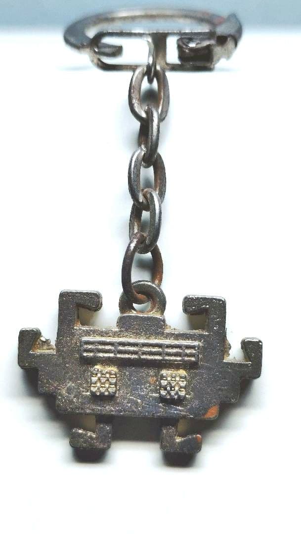 スペースインベーダー　昭和レトロキーホルダー金属製