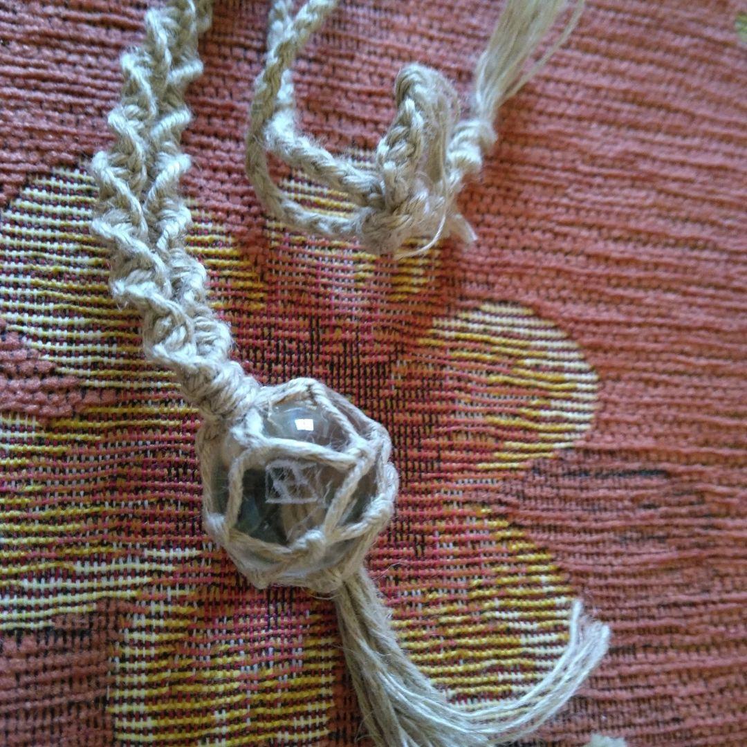 ホロンクリスタル　麻紐ペンダント