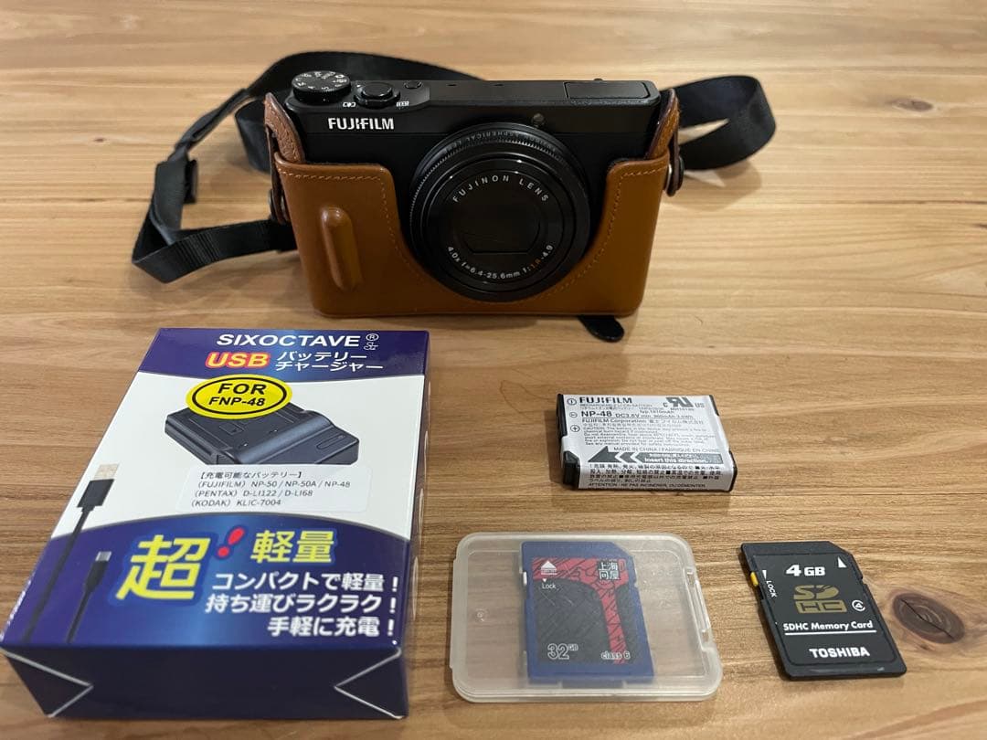 【完動、美品】FUJIFILM XQ1 コンパクトデジタルカメラ