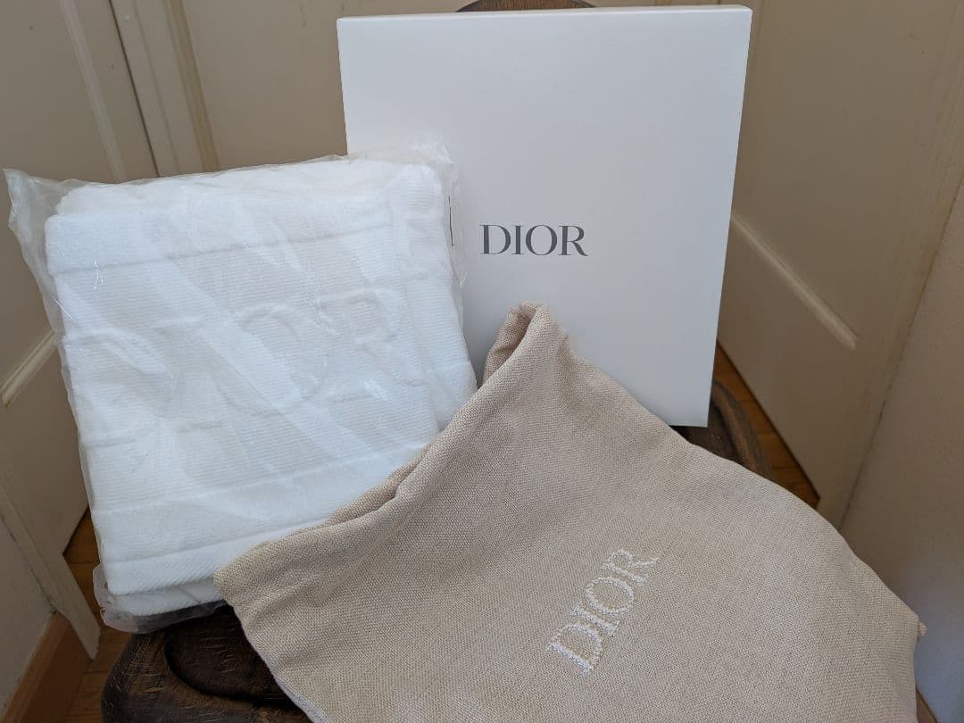 ◯Dior ディオール ビューティー＆ケア セット 2025ホリデーと タオル◯