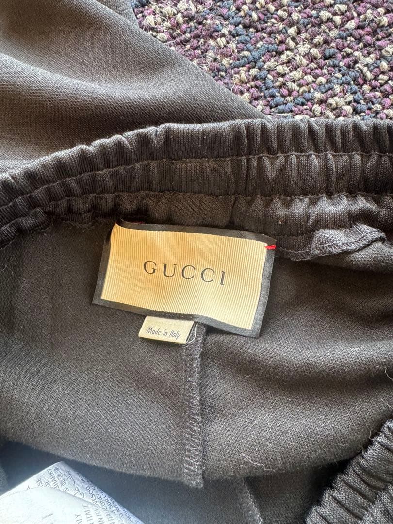 GUCCI ジャージパンツ　花柄刺繍