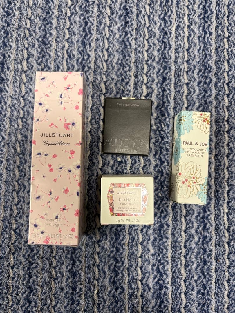 【新品未使用】ハンドクリーム リップクリーム アイシャドウ 4点セット