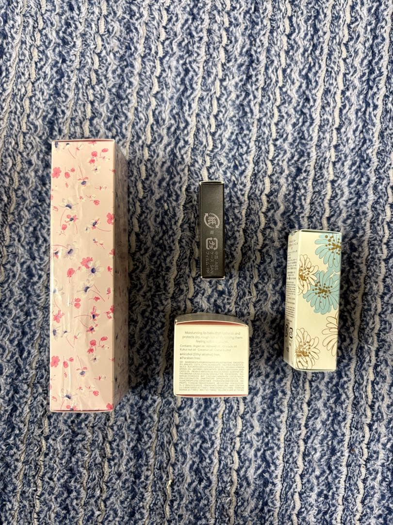 【新品未使用】ハンドクリーム リップクリーム アイシャドウ 4点セット