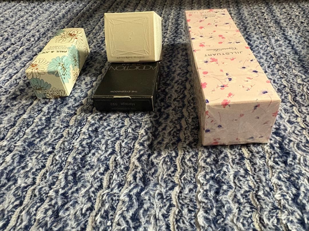 【新品未使用】ハンドクリーム リップクリーム アイシャドウ 4点セット