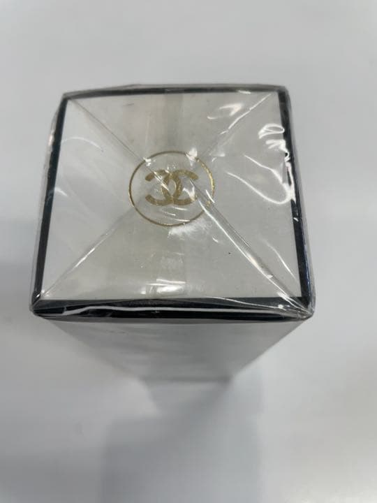 ○ シャネル N°19 パルファム 100ml