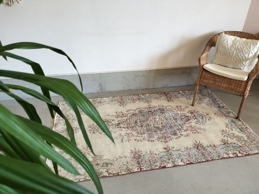 ベージュベース　ブルーグレーのヴィンテージトルコラグ　雅姫さん　No.677