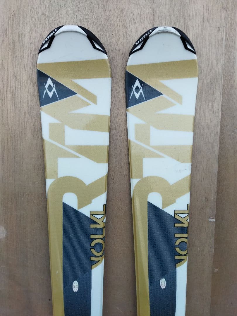 れおぱぱ　VOLKL TIP ROCKER ゴールド/黒155 スキー 板