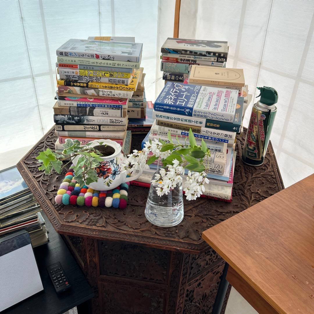 エトロの刺繍が素敵な麻のバックです。軽く使いやすいです。